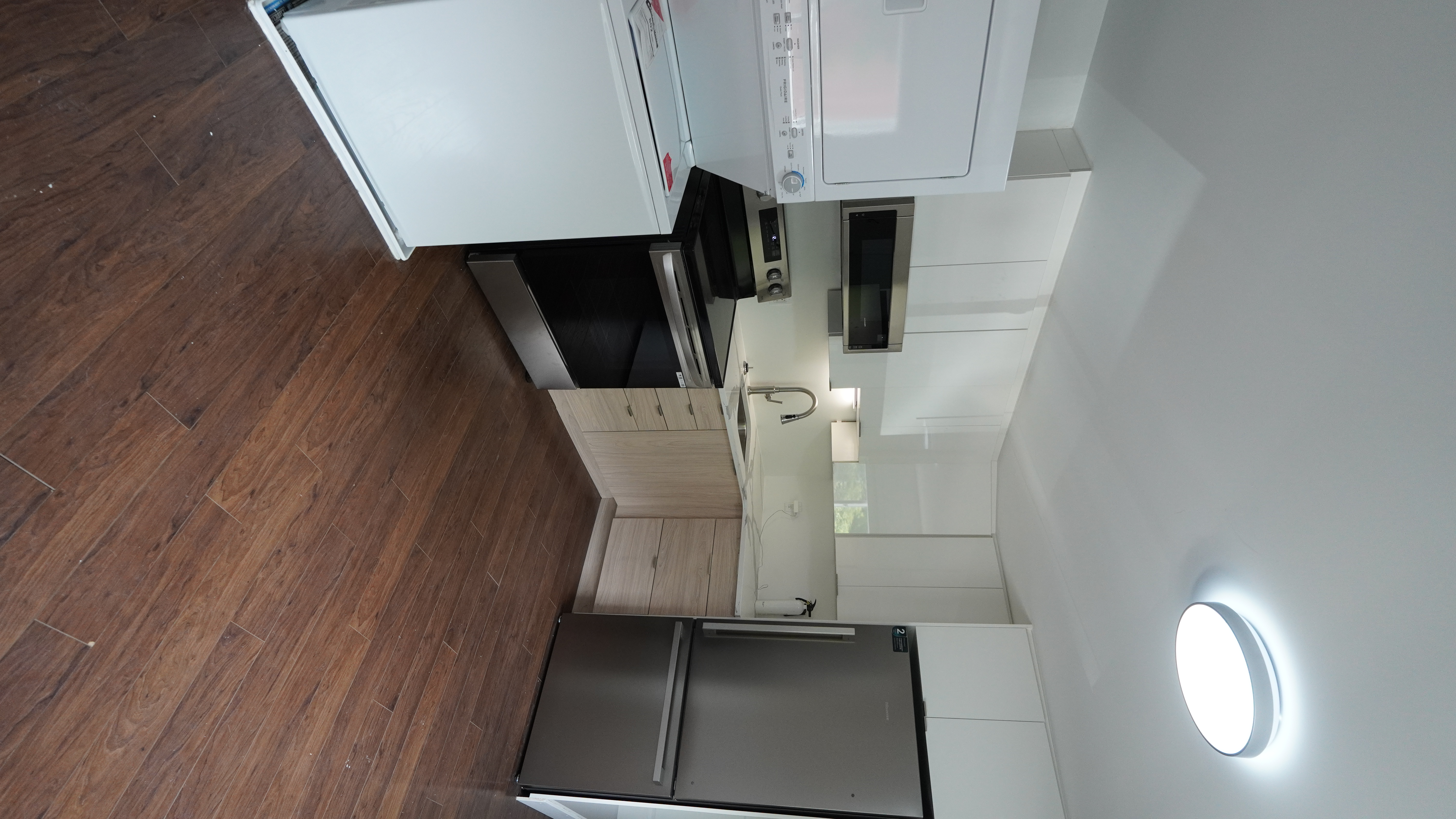 Kitchen and laundry in Unit U3
